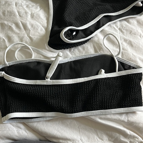 Bikini - Picture 3 of 4